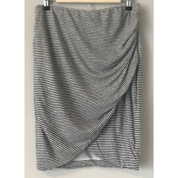 ❌SOLD❌Alice + Olivia Knit Skirt - Picture 2 of 3